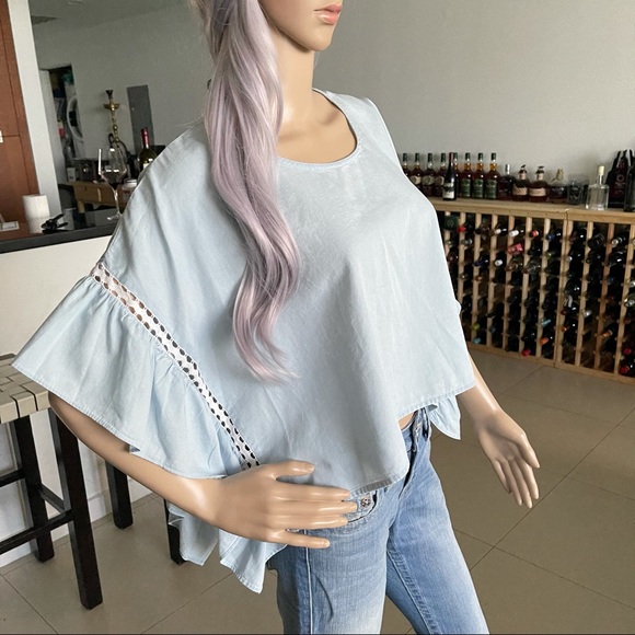 BCBGeneration Ruffle Sleeves Crop Top - Picture 2 of 14